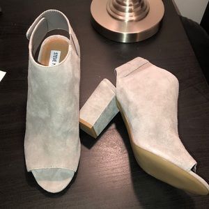 Steve Madden open toed heeled booties
